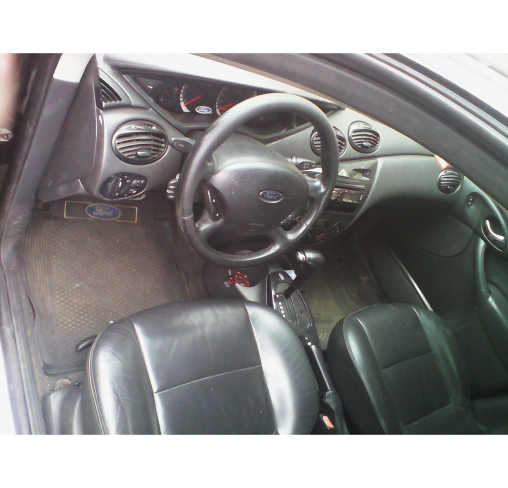 Ford Focus De lujo &middot; Confikom